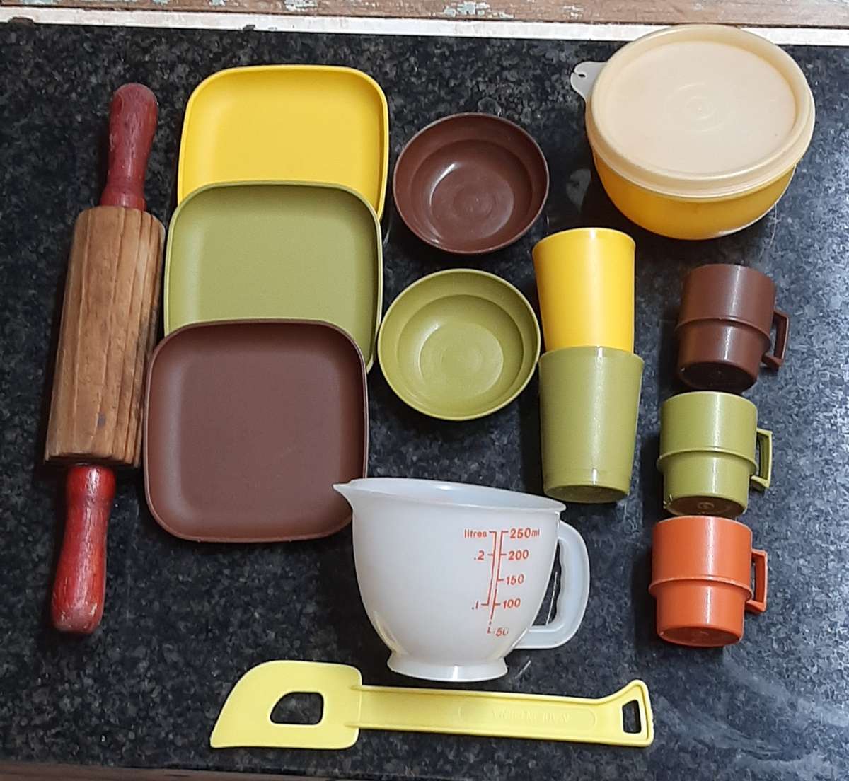 Vintage Tupperware assorted Toy Bakeware 14 pieces