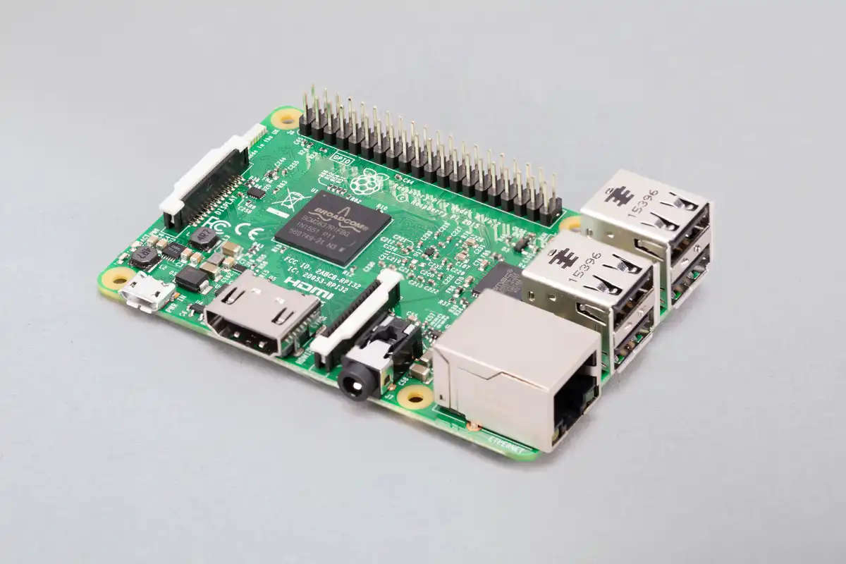 Raspberry Pi 3 Model B Red/White Official Case 16GB SD Storage