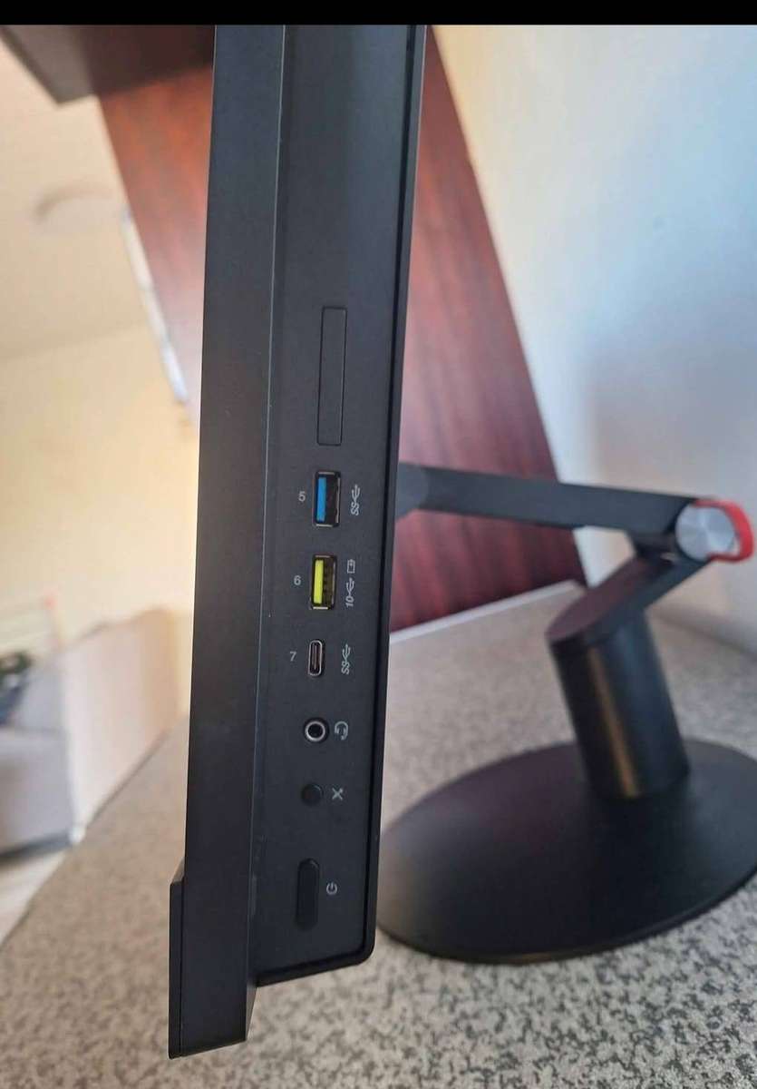 Lenovo AIO Business Desktop - i7 8th Gen - 16GB RAM - 512GB SSD