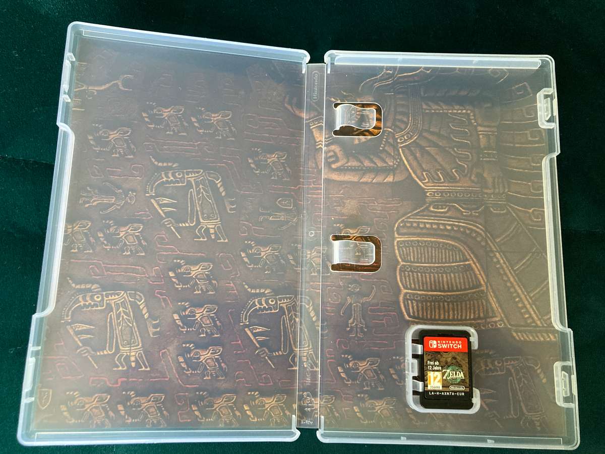 The Legend of Zelda: Tears Of The Kingdom + Two Amiibo's - Nintendo Switch