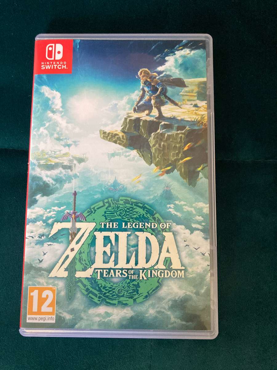 The Legend of Zelda: Tears Of The Kingdom + Two Amiibo's - Nintendo Switch