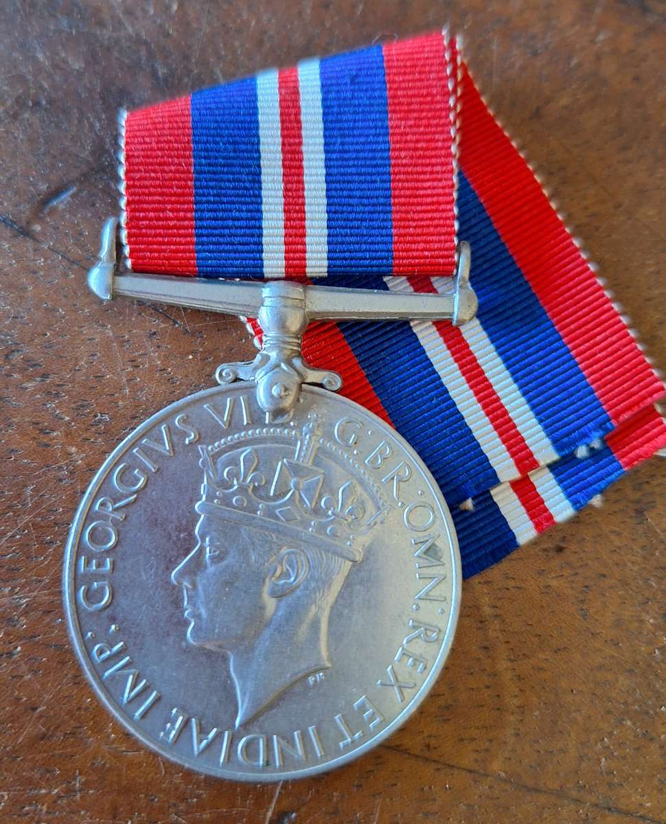 WW2 - FULL SIZE 1939-45 WAR MEDAL MEDAL  (UNNAMED)