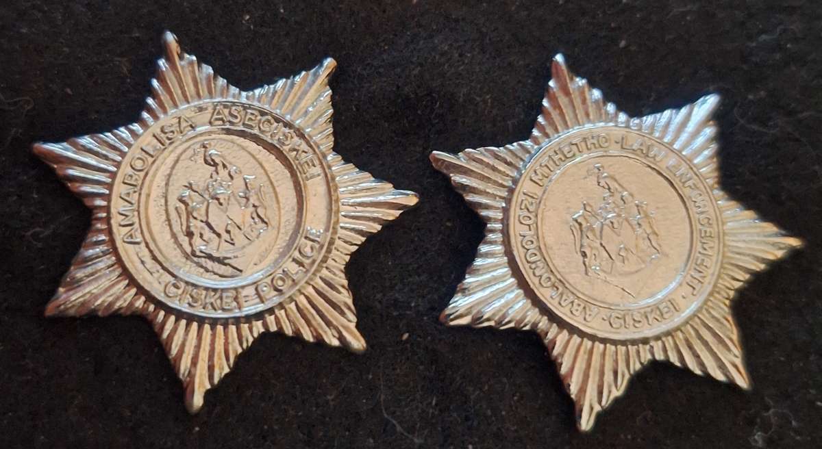 CISKEI POLICE COLLAR BADGES (2 X VARIANTS) - PINS INTACT