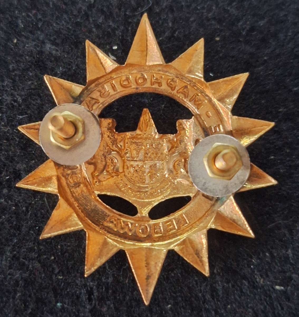 ## EX HOMELAND ## LEBOWA POLICE GILDING CAP BADGE  - SCREWS INTACT