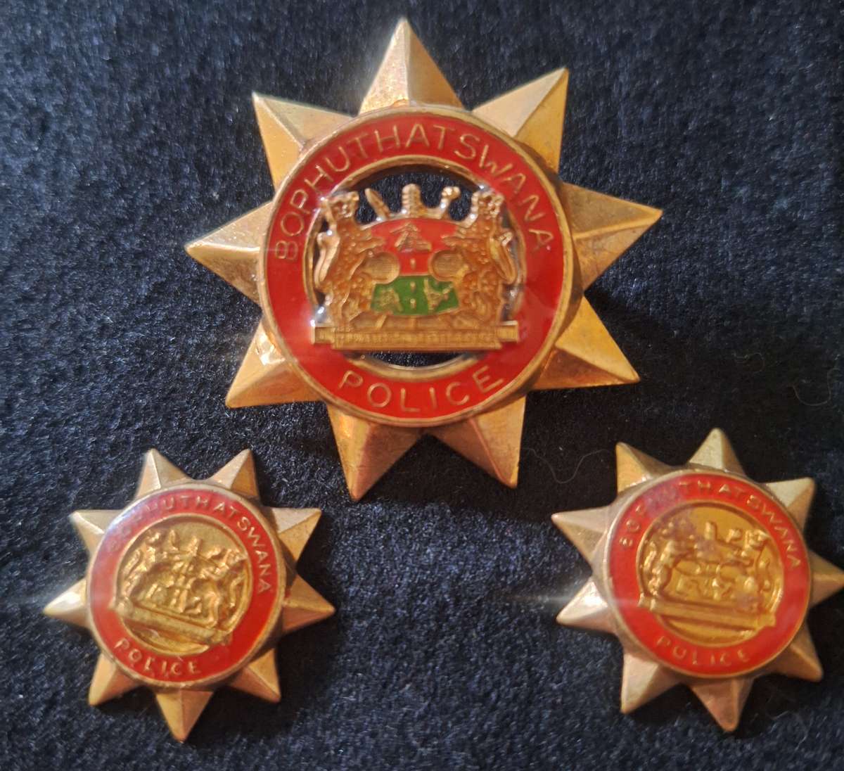 BOPHUTHATSWANA POLICE CAP AND COLLAR BADGES -  ALL PINS / SCREWS INTACT