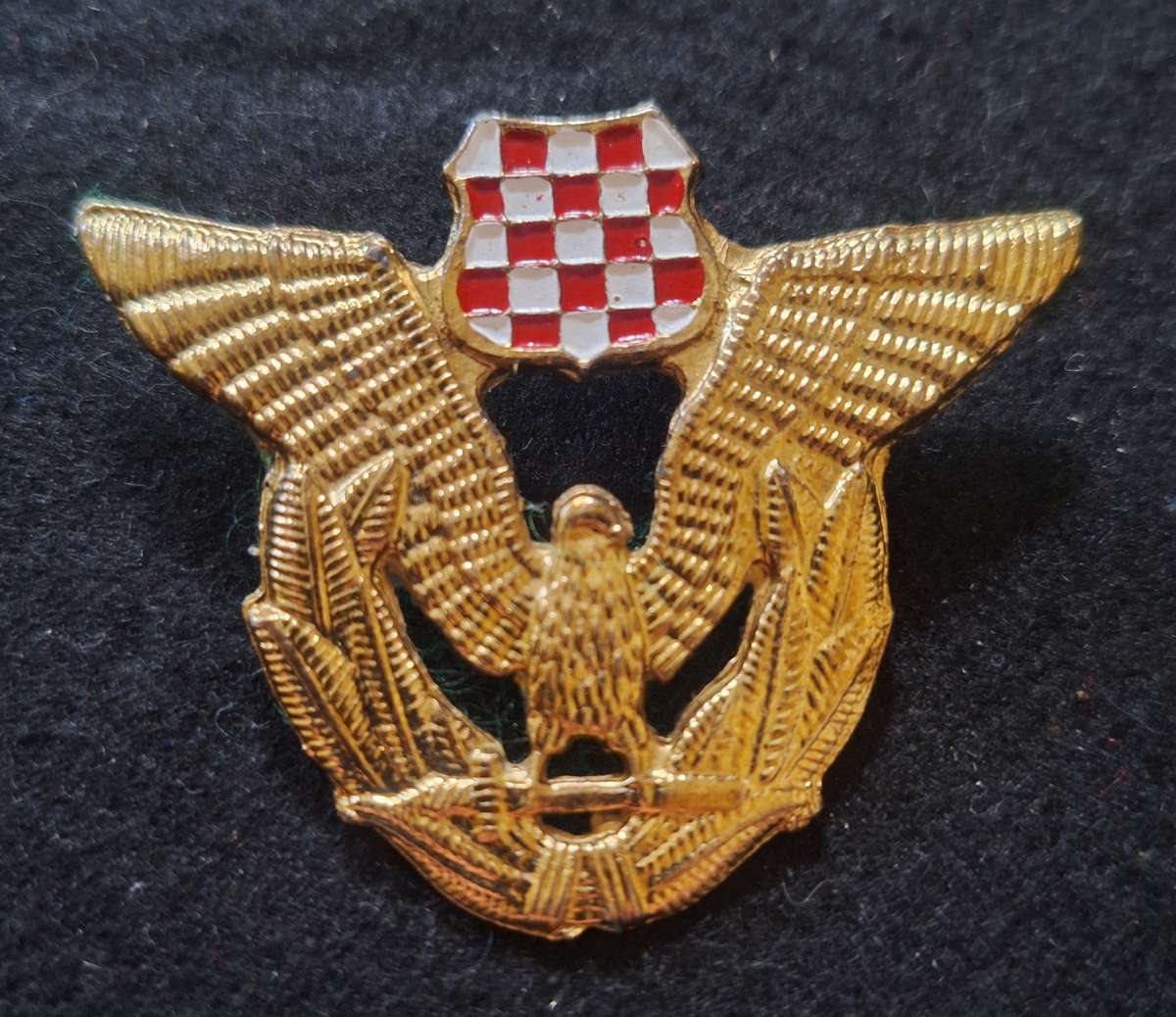 CROATIA ARMED FORCES CAP BADGE - CAST TYPE - SCREW INTACT
