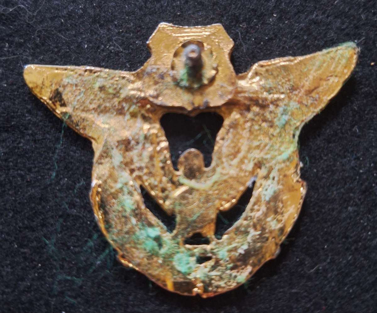 CROATIA ARMED FORCES CAP BADGE - CAST TYPE - SCREW INTACT