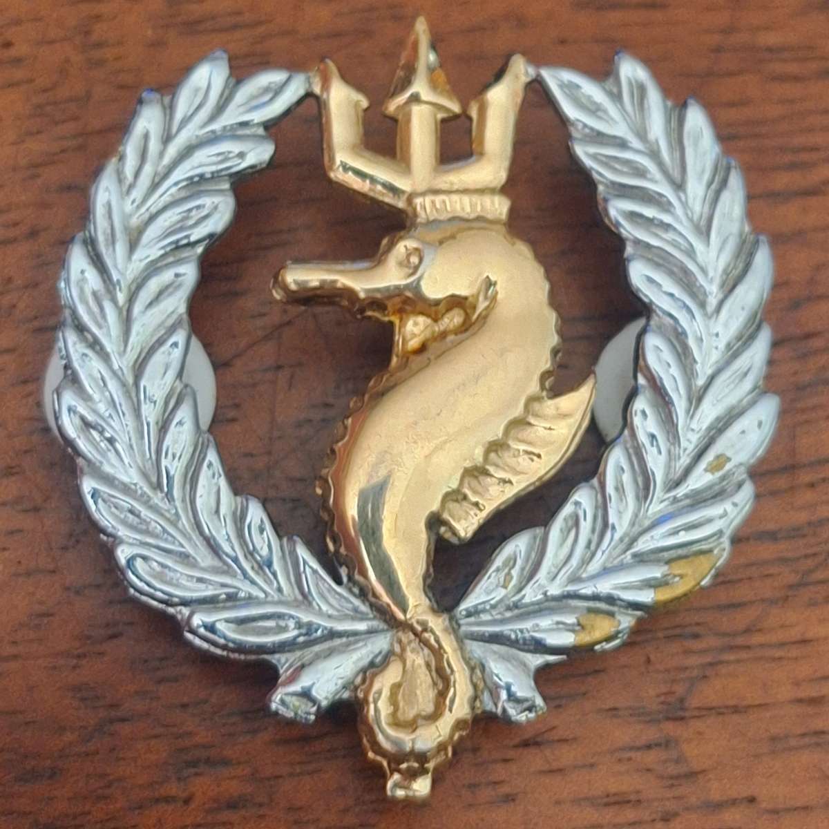 SA NAVY - INDEPENDENT SHIPS AND AIR / SEA RESCUE FLOTILLA BREAST BADGE - PINS INTACT