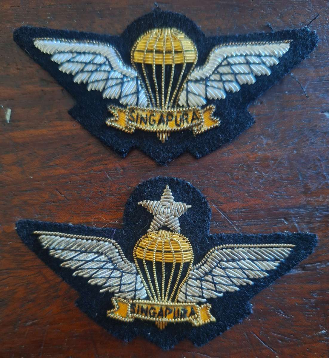 LOT OF 2 X SINGAPUR PARA WINGS - BASIC / SENIOR - BULLION WIRE