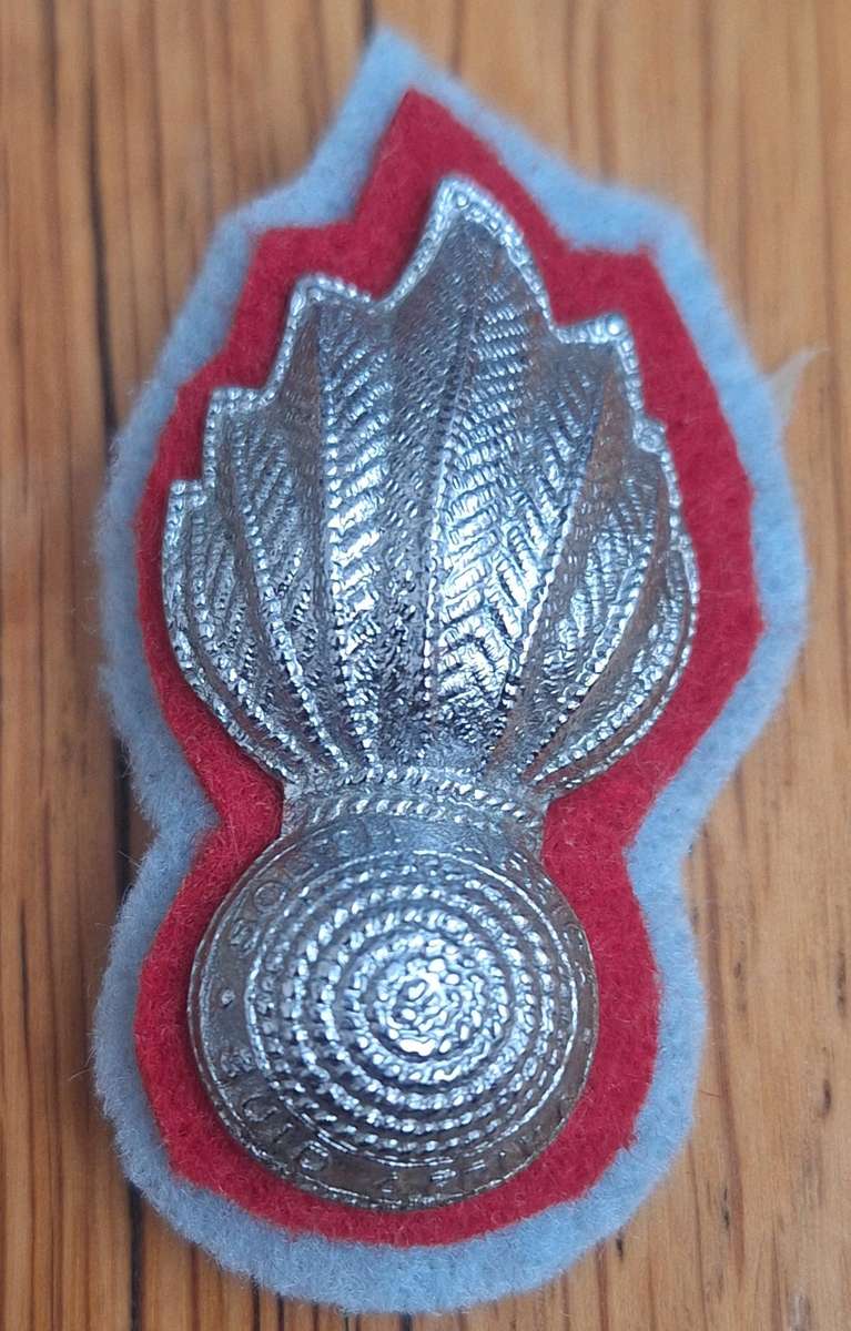 SADF - ANTI AIR ARTILLERY BERET / COLLAR BADGE - PINS INTACT