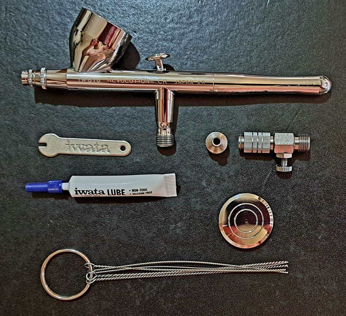 Iwata Revolution HP-CR Airbrush + Plus Mint Condition