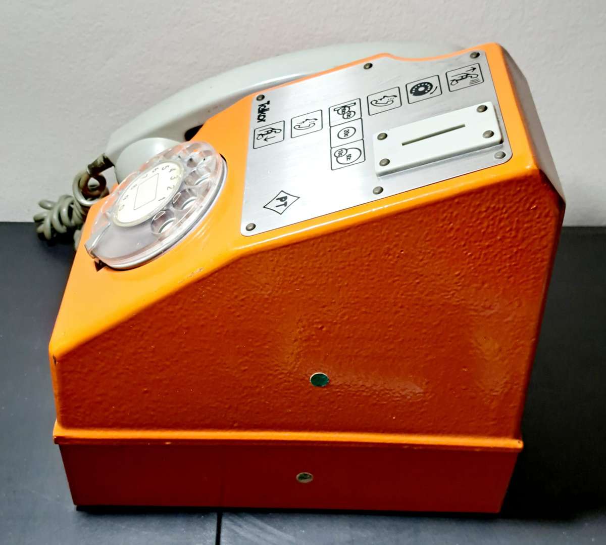 Vintage Telkor PT Post Office Desktop Coin Telephone "Tiekieboks" amazing condition