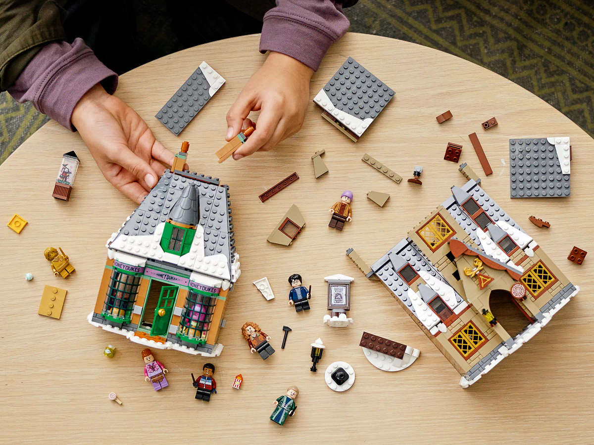 LEGO® Harry Potter - Hogsmeade Village Visit (76388)