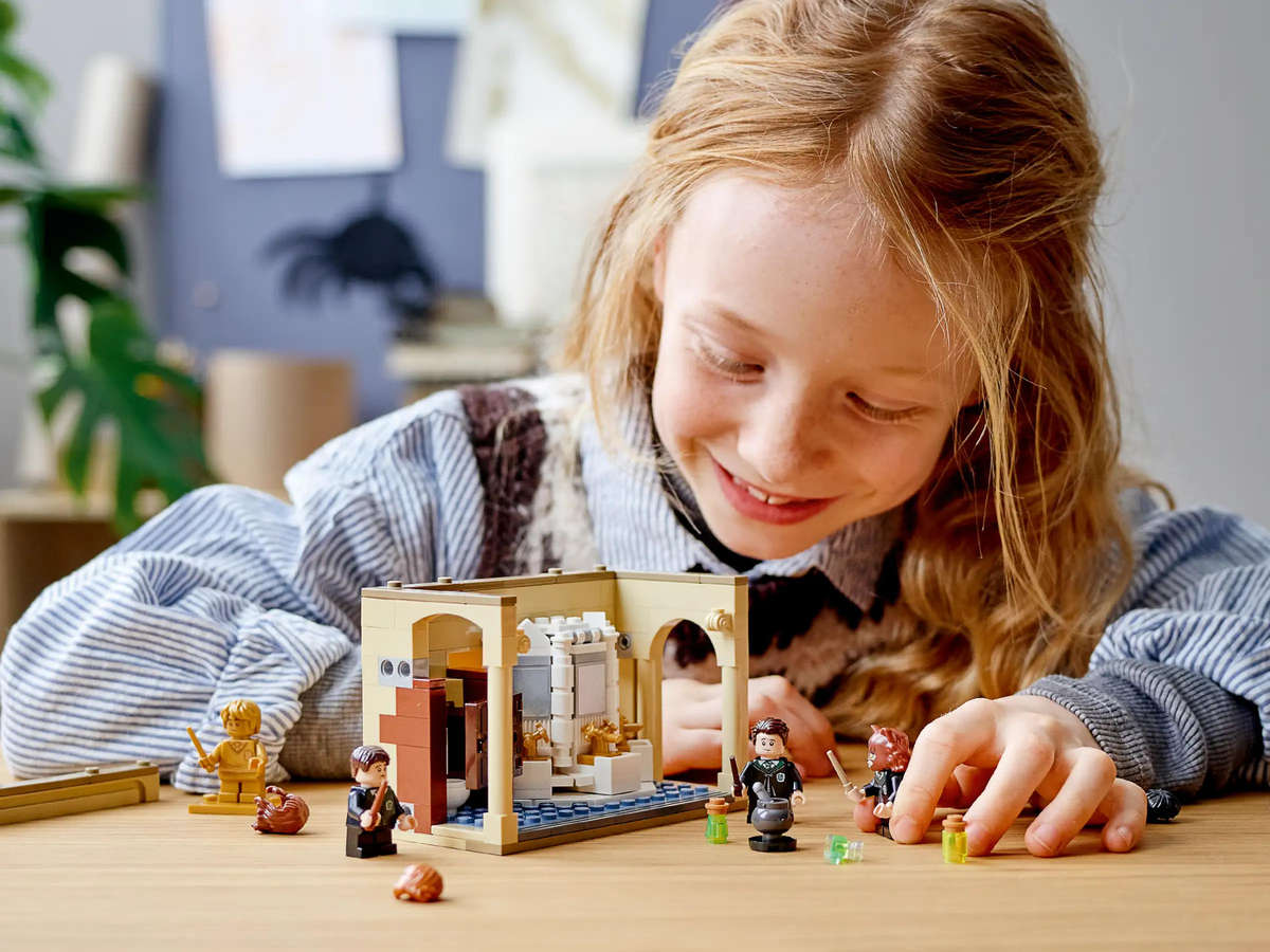 LEGO® Harry Potter - Hogwarts: Polyjuice Potion Mistake (76386)