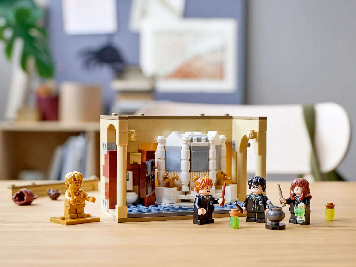 LEGO® Harry Potter - Hogwarts: Polyjuice Potion Mistake (76386)