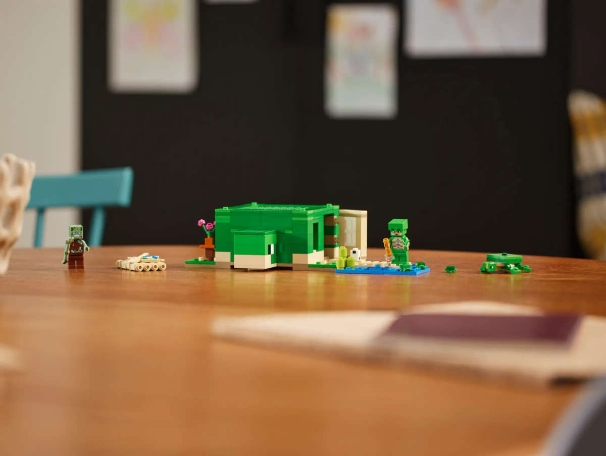 LEGO® Minecraft - The Turtle Beach House (21254)