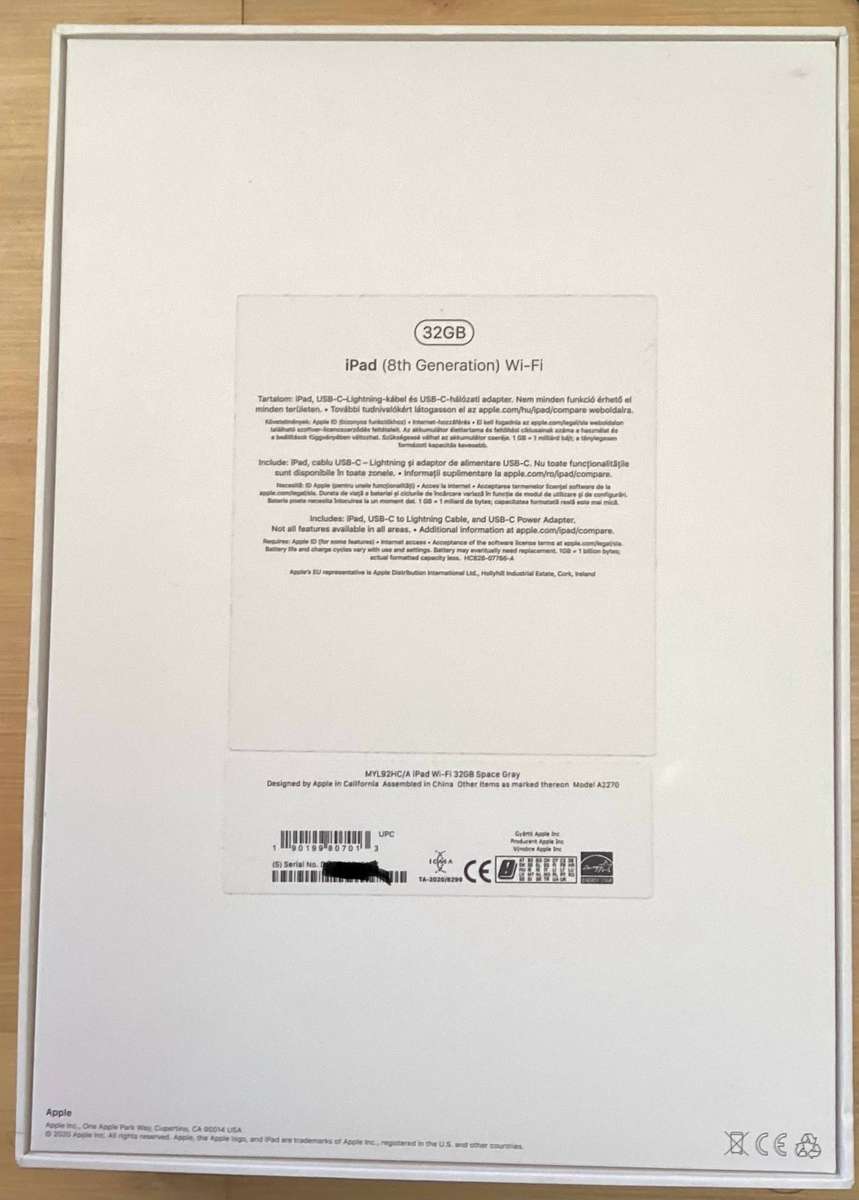 Apple iPad (8th generation) 32 GB Wi-Fi model in Space Gray + Screen protector