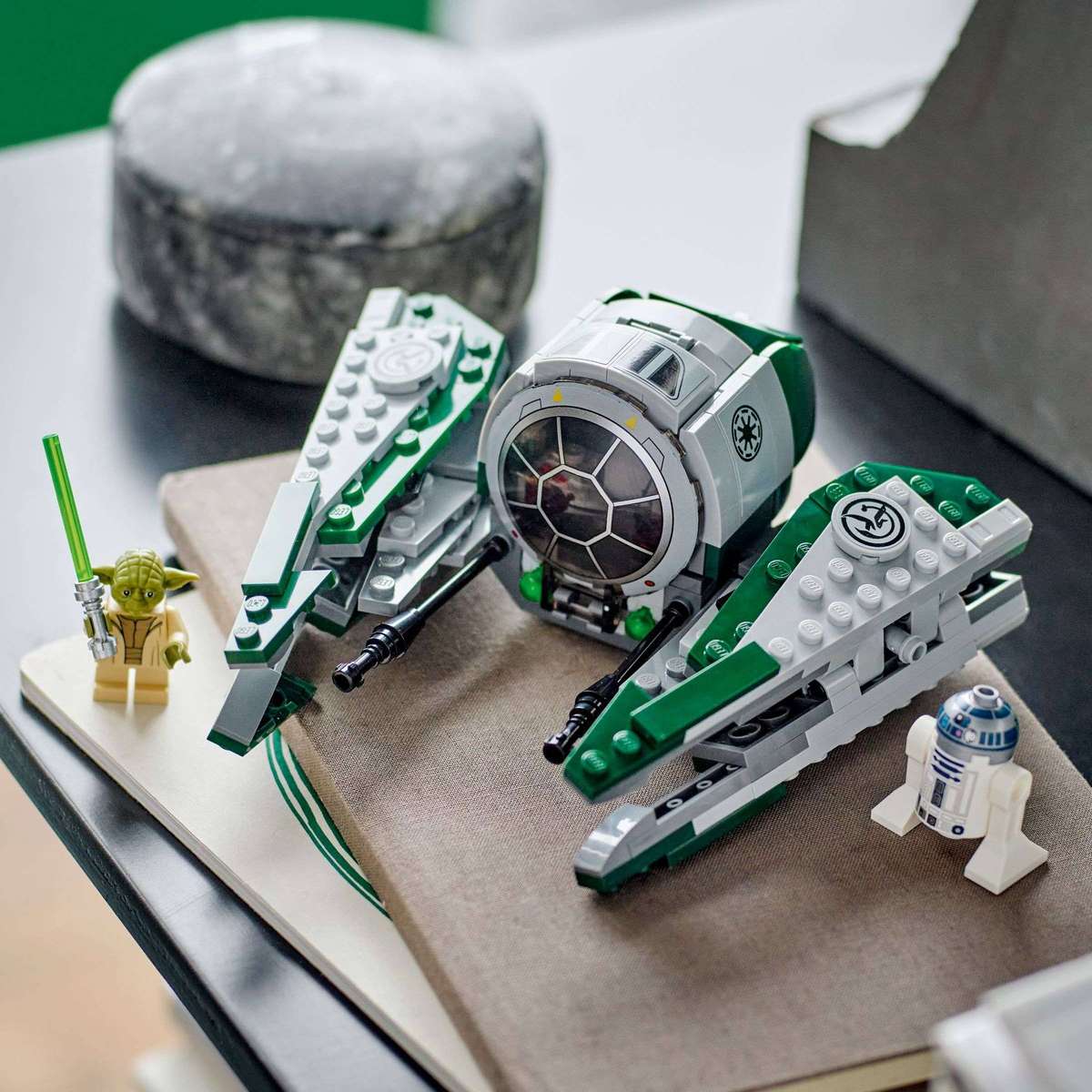 LEGO® Star Wars - Yoda's Jedi Starfighter (75360)