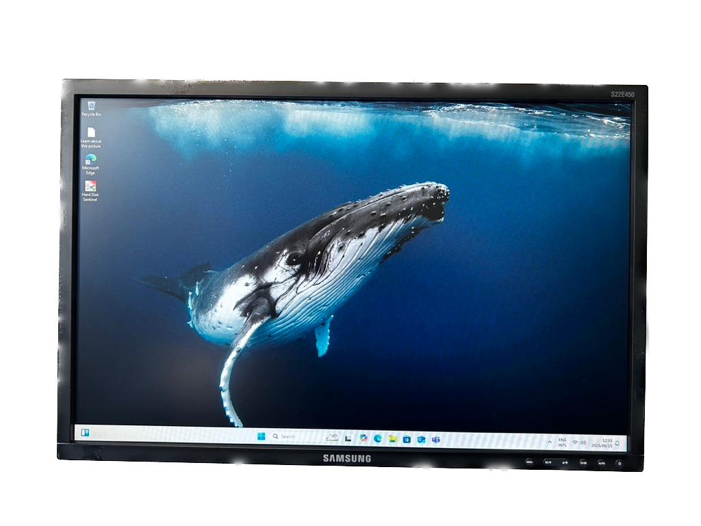 SAMSUNG 22" LED Monitor *NO STAND*