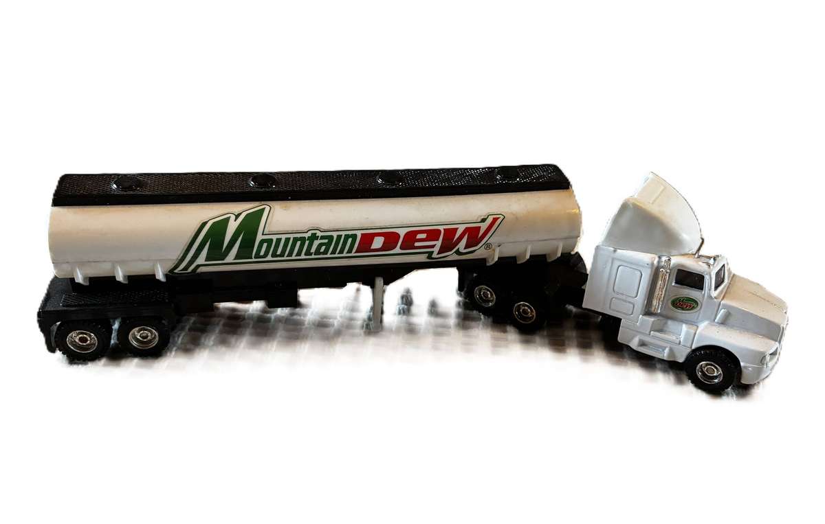 Maisto Truck & Trailer 1:87 Scale