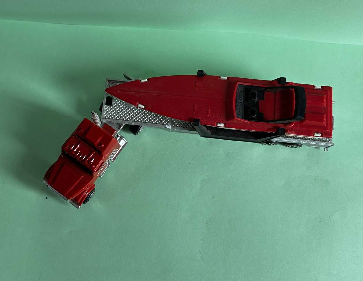 Majorette Truck & Trailer with Power Boat 1:87 (H0) Scale