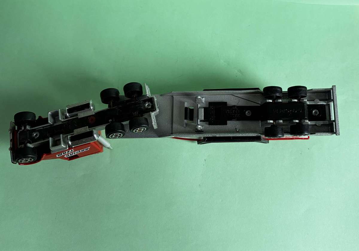 Majorette Truck & Trailer with Power Boat 1:87 (H0) Scale