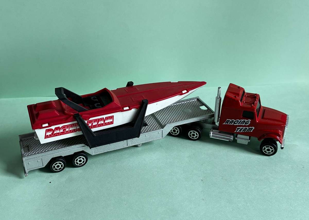 Majorette Truck & Trailer with Power Boat 1:87 (H0) Scale