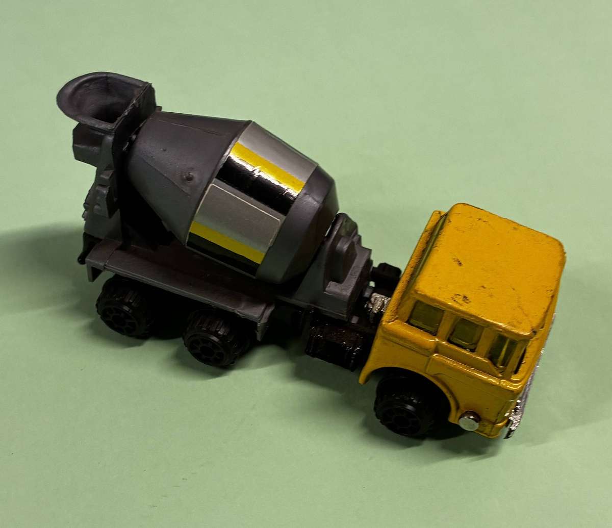 Yellow Metal Set of 5 Scale Unknown