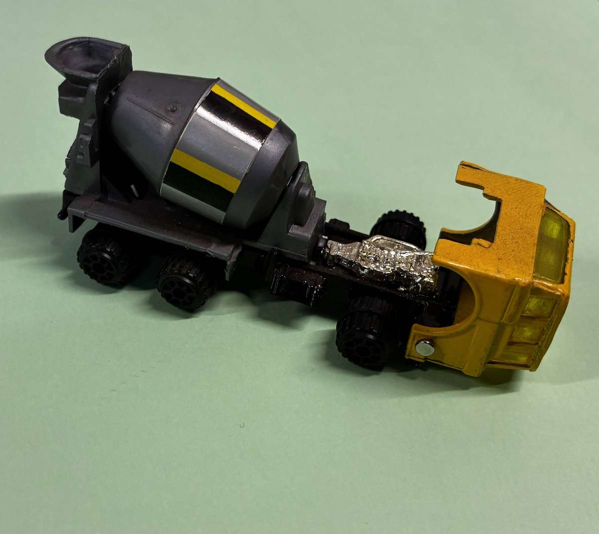 Yellow Metal Set of 5 Scale Unknown
