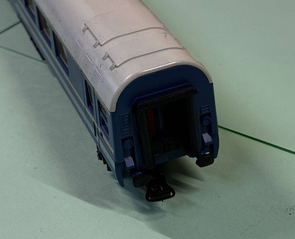 Lima HO Blue Train Composite Coach