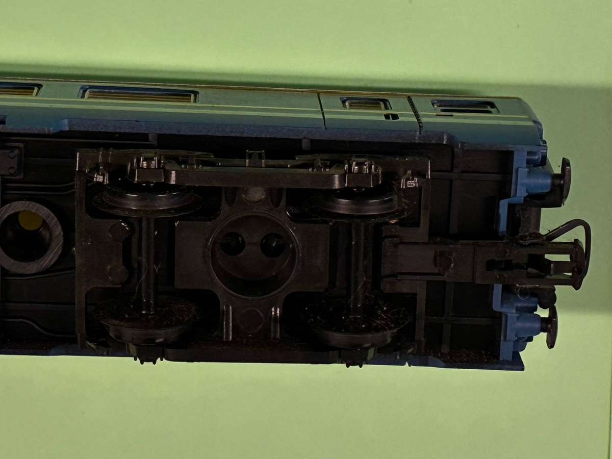 Lima HO Blue Train Composite Coach