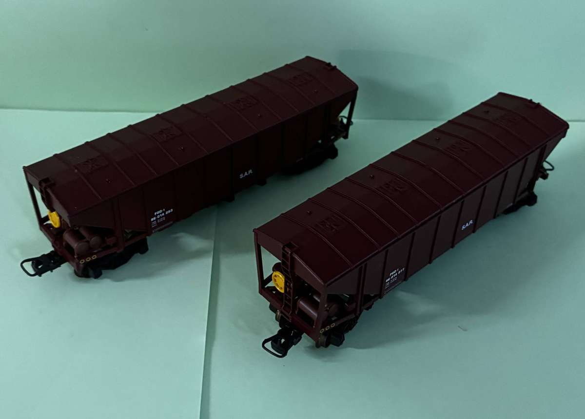 Lima Italy HO SAR/SAS Covered Hoppers x 2 *READ FULL DESCRIPTION*