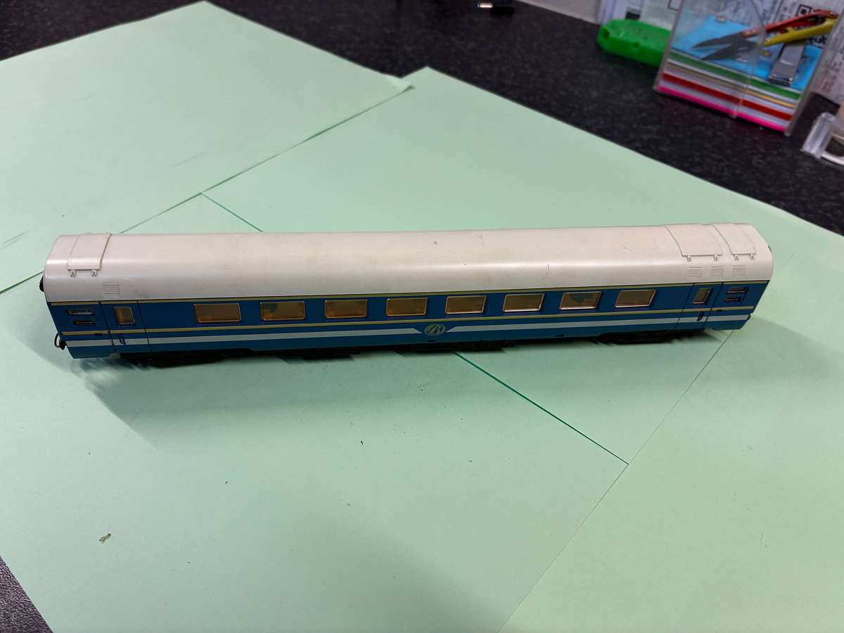 Lima HO Blue Train Passenger Carriage