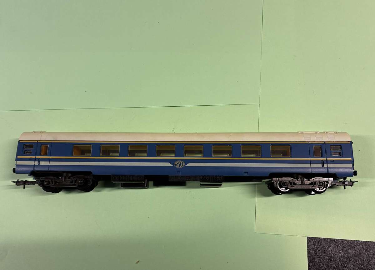 Lima HO Blue Train Passenger Carriage