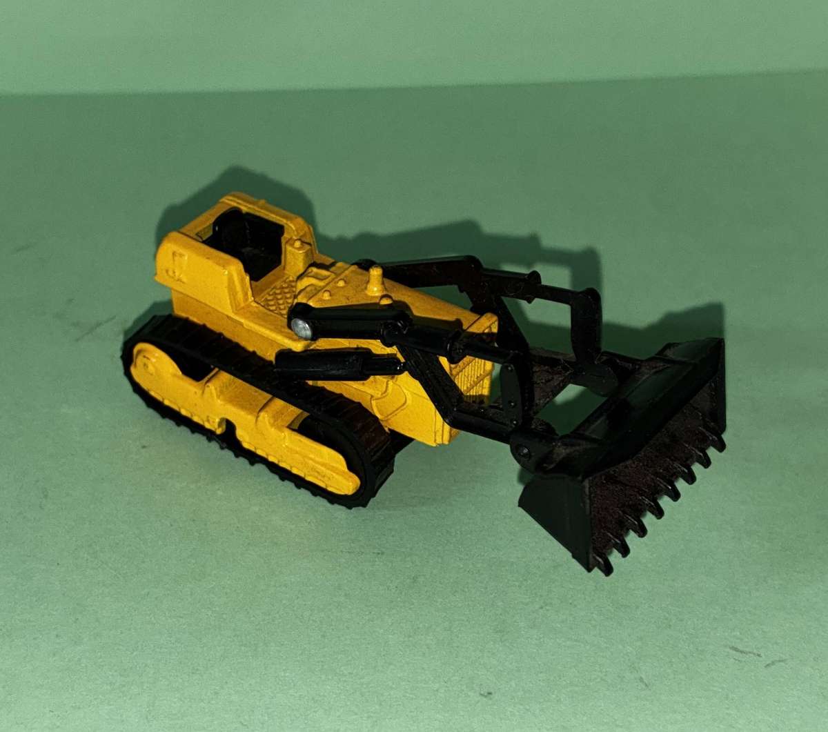 Yellow Metal Set of 3 Scale Unknown