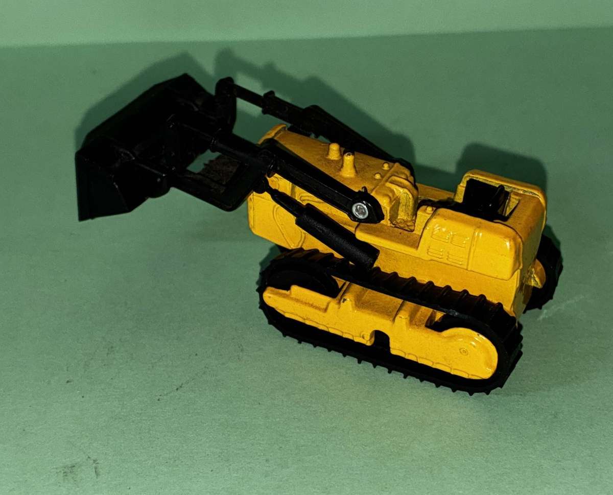 Yellow Metal Set of 3 Scale Unknown
