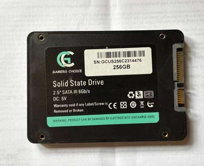 GAMERS CHOICE 256GB SATA 2.5 SSD *ONLY 12 DAYS POWER ON TIME*