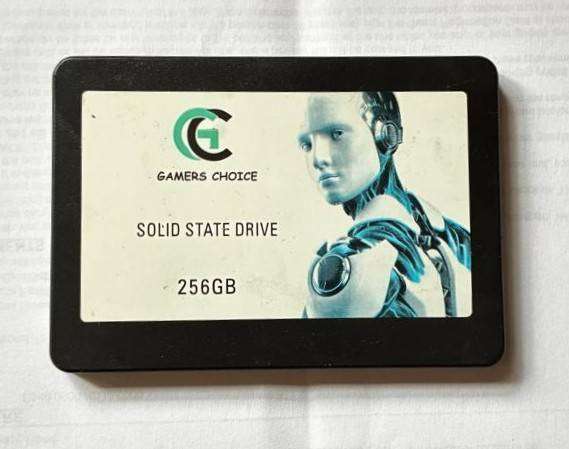 GAMERS CHOICE 256GB SATA 2.5 SSD *ONLY 12 DAYS POWER ON TIME*