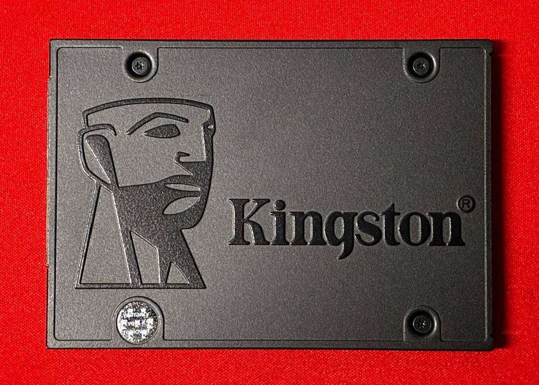 KINGSTON 240GB 2.5 SSD *ONLY 27 DAYS ON TIME*