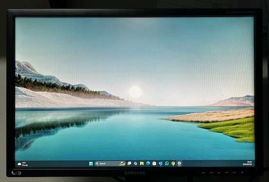 SAMSUNG 22" LED Monitor *NO STAND*