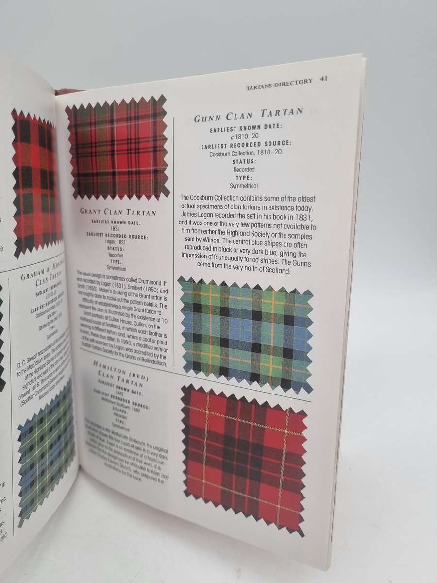 Tartans: The New Compact Study Guide and Identifier - Blair Urquhart
