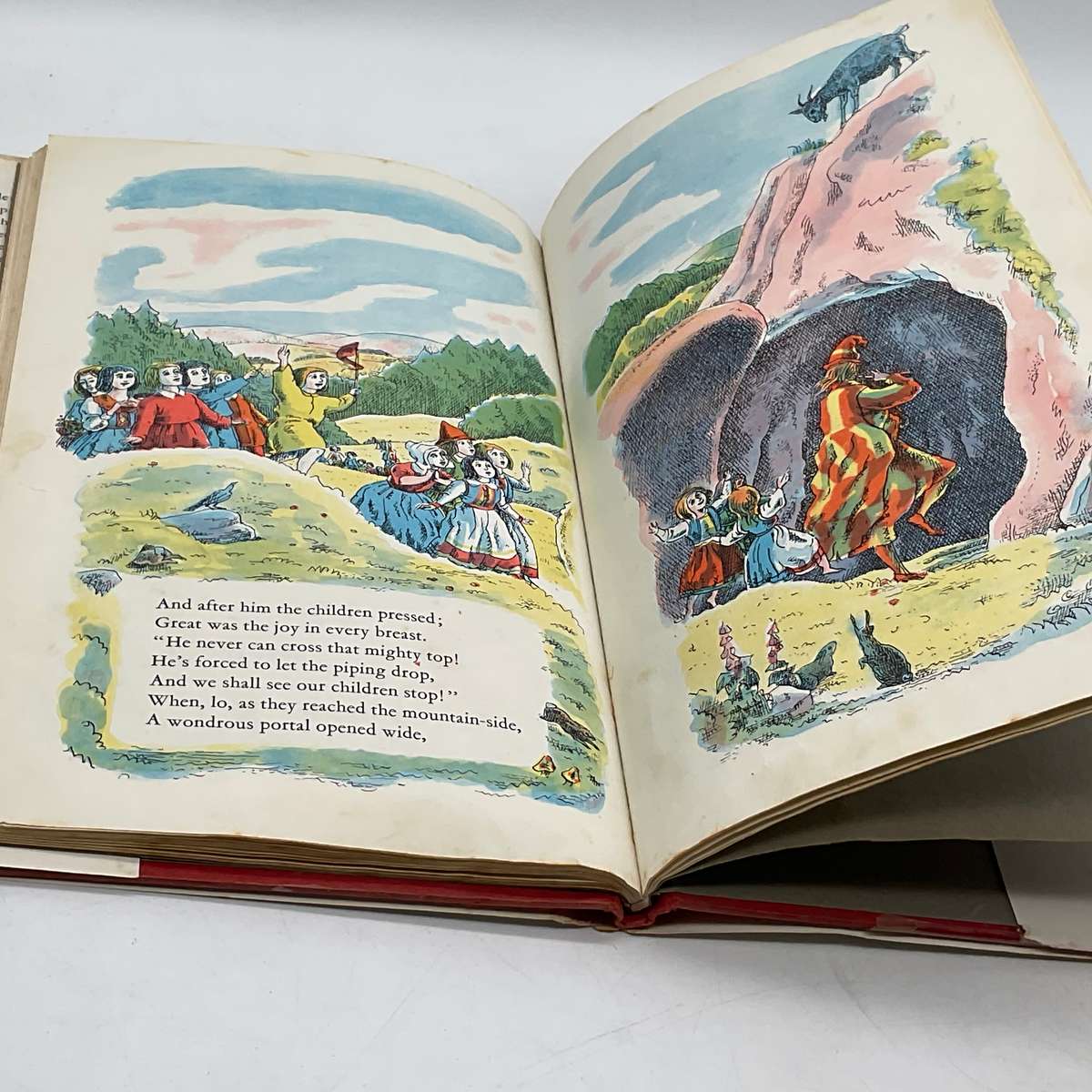 The Pied Piper of Hamelin - Robert Browning Illustrated by Harold Jones