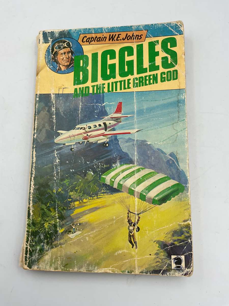 Biggles and the Little Green God - WE Johns | Knight Books 1979