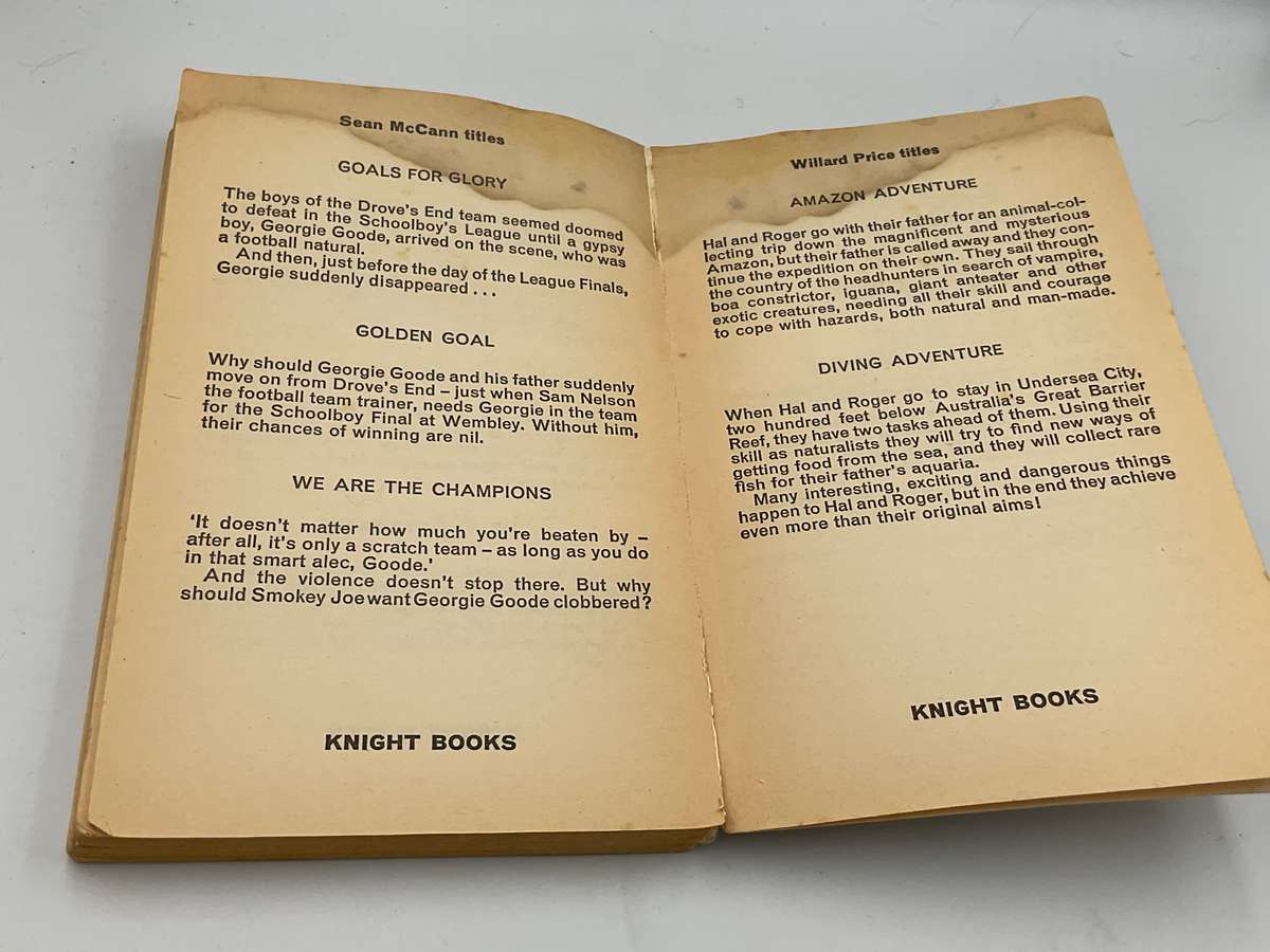 Biggles and the Little Green God - WE Johns | Knight Books 1979