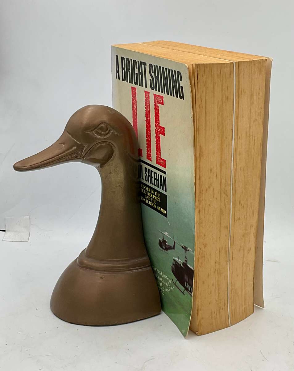 A Bright Shining Lie: John Paul Vann and America in Vietnam - Neil Sheehan