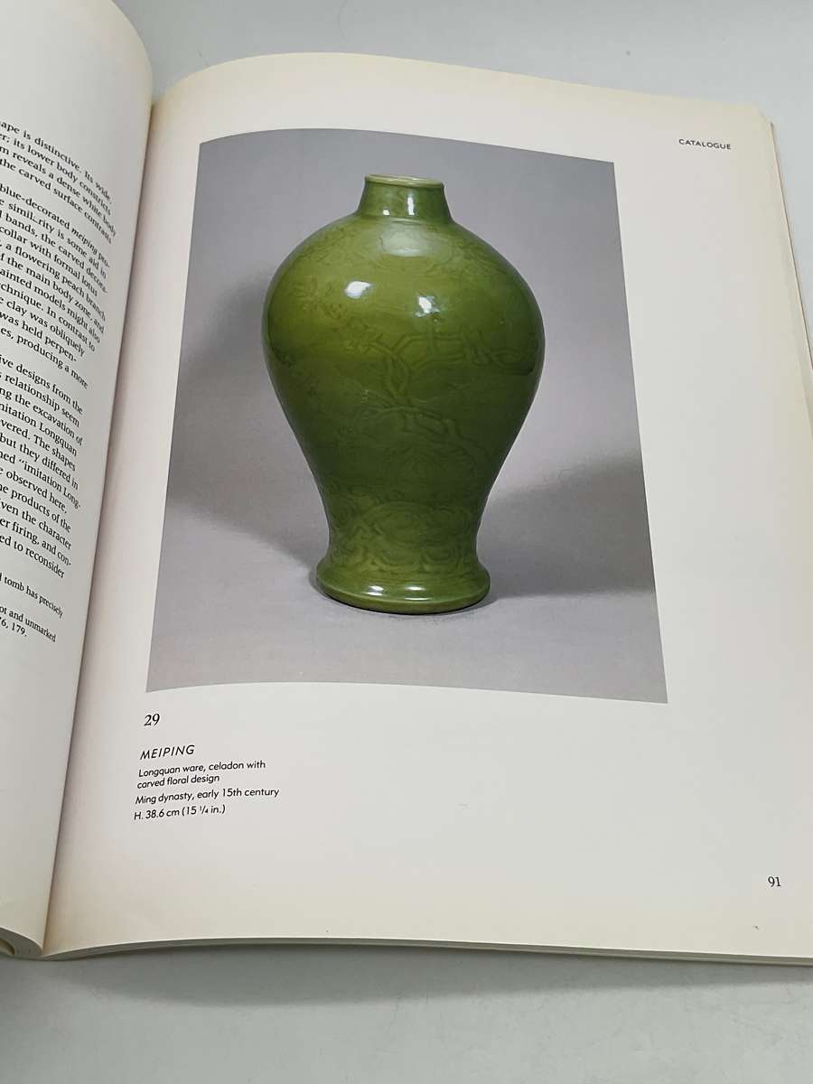 In Pursuit of the Dragon: Traditions and Transitions in Ming Ceramics Idemitsu Bijutsukan.