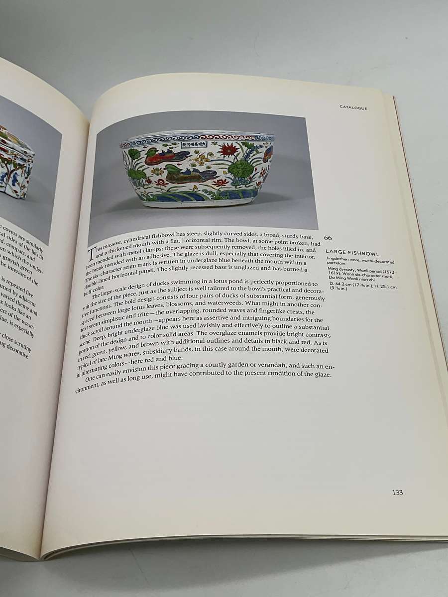 In Pursuit of the Dragon: Traditions and Transitions in Ming Ceramics Idemitsu Bijutsukan.