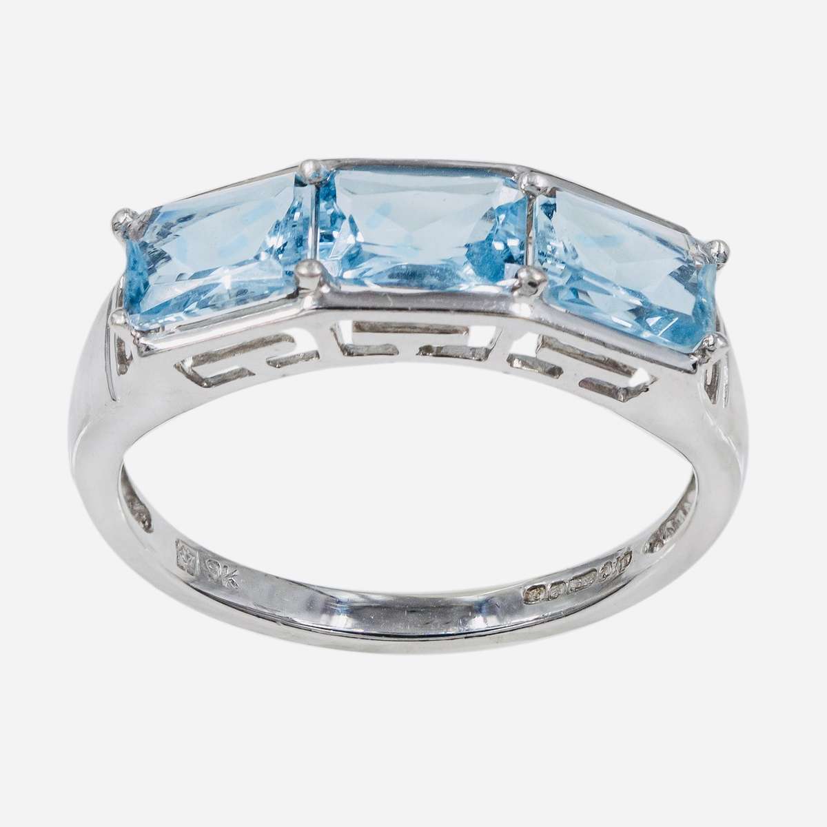 ENGLISH HALLMARKED NATURAL AQUAMARINE 9CT WHITE GOLD RING. EMERALD CUT
