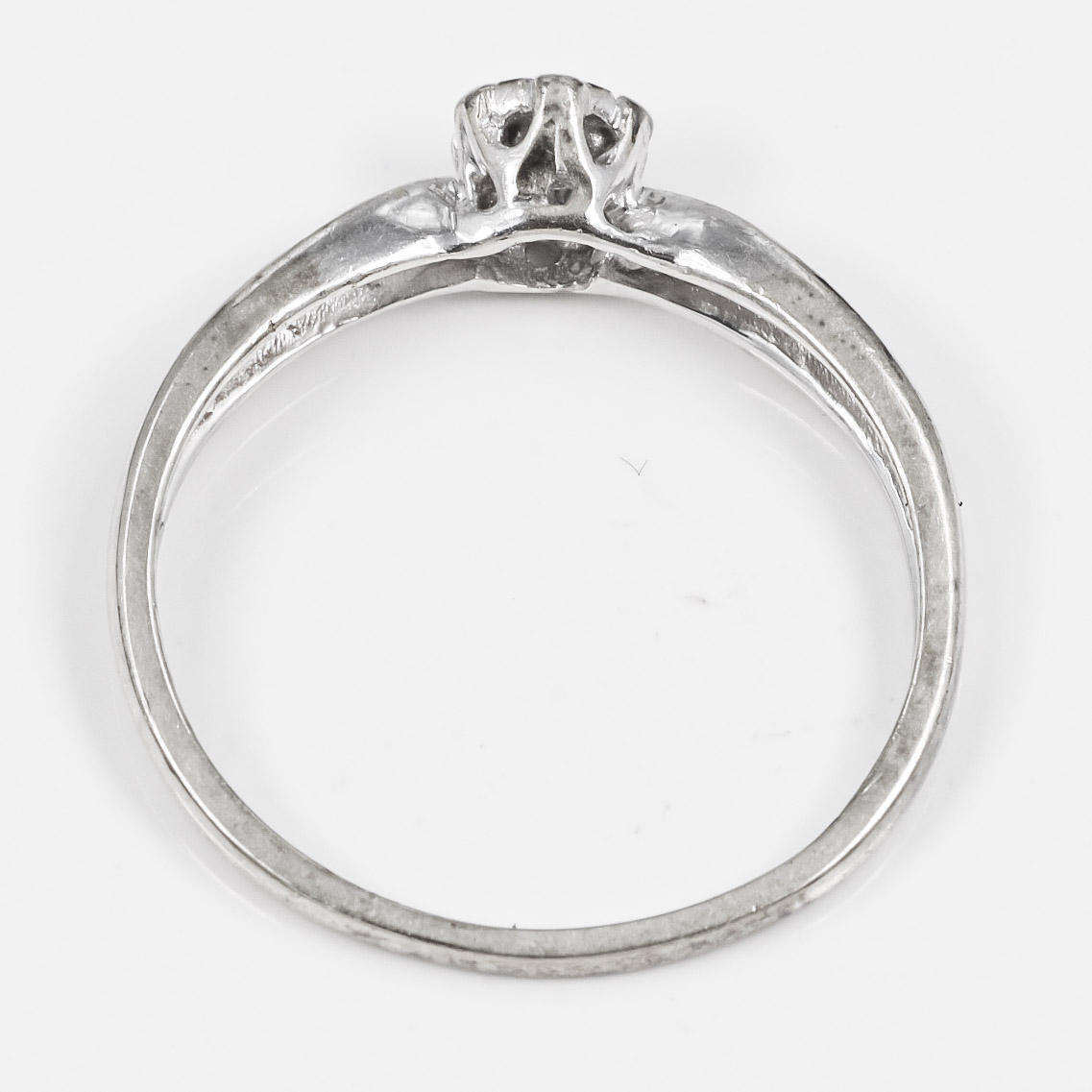 CLASSIC VINTAGE DIAMOND SOLITAIRE 9CT WHITE GOLD RING. * INDEPENDENT JEWELLER VALUATION R10`000 *