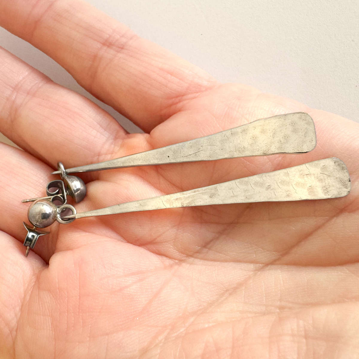 LONG POLISHED STERLING SILVER DROP N DANGLE EARRINGS 6 CM LONG, WHITE MEXICAN STERLING SILVER